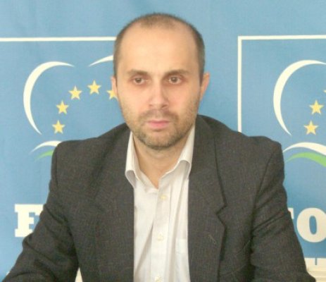 Mihai Petre: 